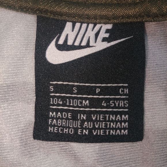 Boys Nike Gray and Green Camo Tracksuit - Picture 2 of 4